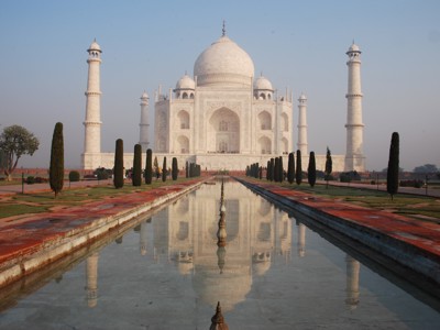 Taj Mahal in Agra met reflectie in de vijver, hoogtepunten van de groepsrondreis Noord-India Compleet.