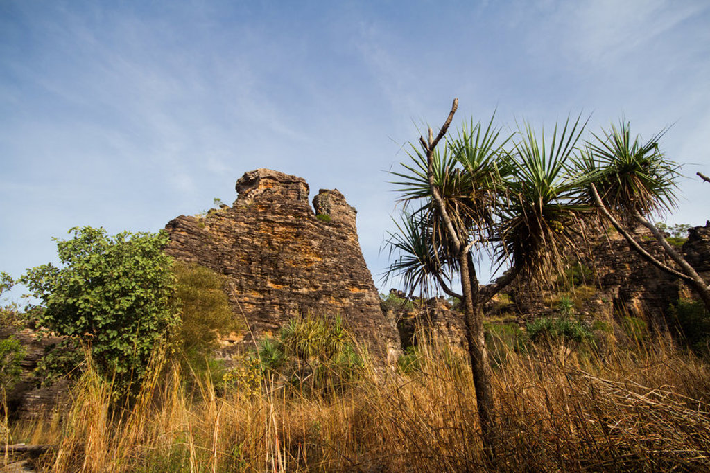 Rotsformaties en savannelandschap in Kakadu National Park tijdens groepsrondreis Australië.