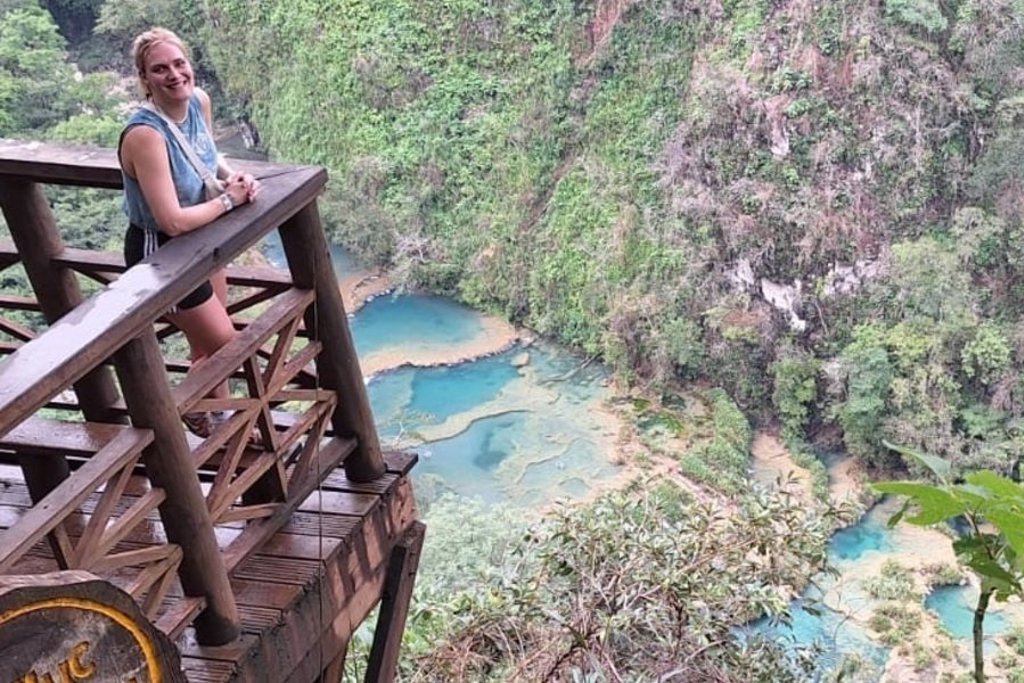 Uitzicht op de jungle en bergen tijdens een 22-35ers groepsrondreis in Guatemala, Honduras en El Salvador.
