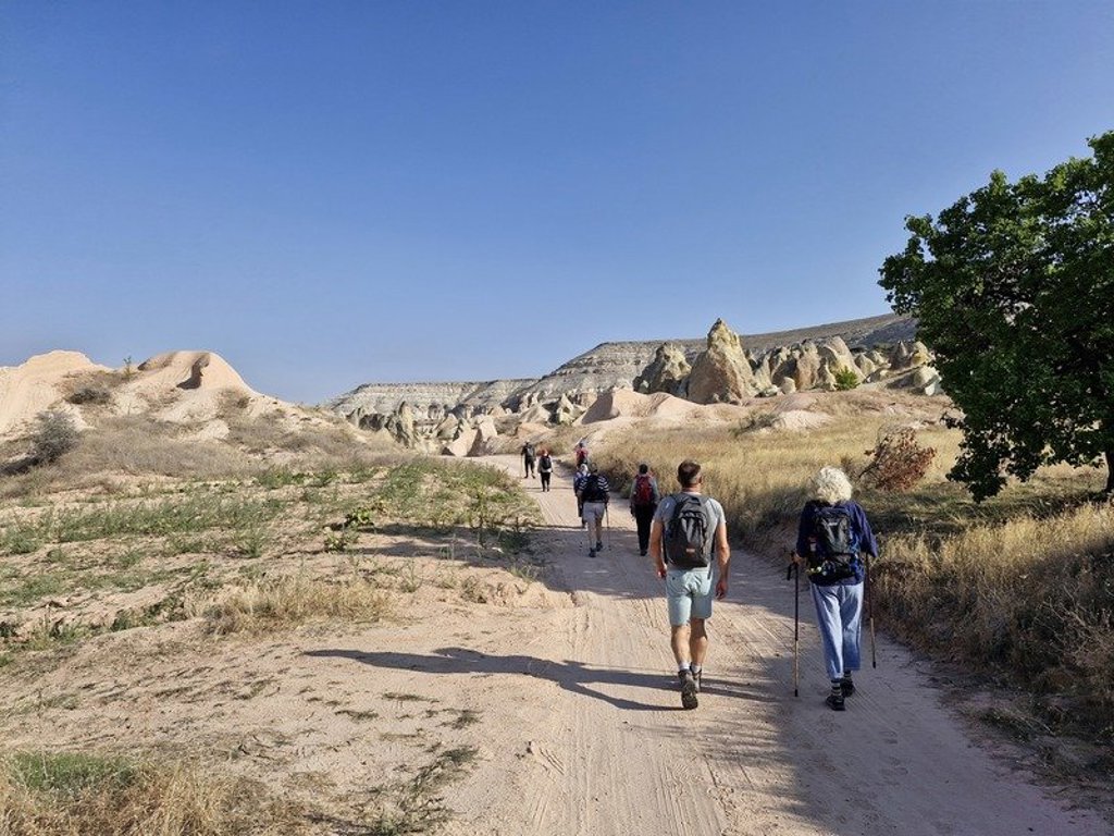 Wandelvakantie in Cappadocië, Turkije: rotsformaties en valleien in het landschap.