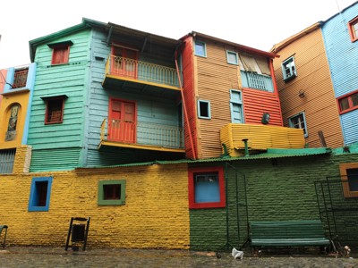 Kleurrijke huizen in de wijk La Boca in Buenos Aires, Argentinië.