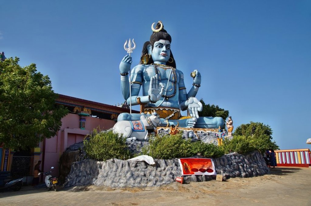 Boeddhabeeld bij een tempel in Sri Lanka tijdens een 22-35ers groepsrondreis.