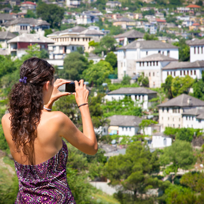 Reiziger fotografeert het historische stadje Berat in Albanië tijdens familiereis Albanië, Kosovo en Noord-Macedonië.