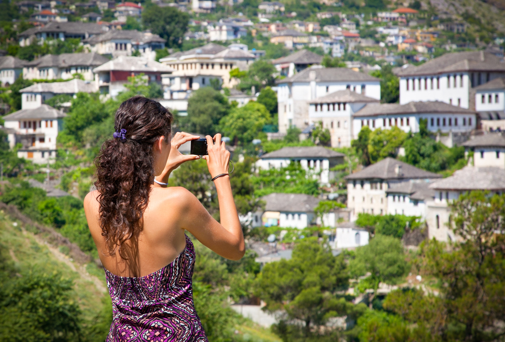 Reiziger fotografeert het historische stadje Berat in Albanië tijdens familiereis Albanië, Kosovo en Noord-Macedonië.