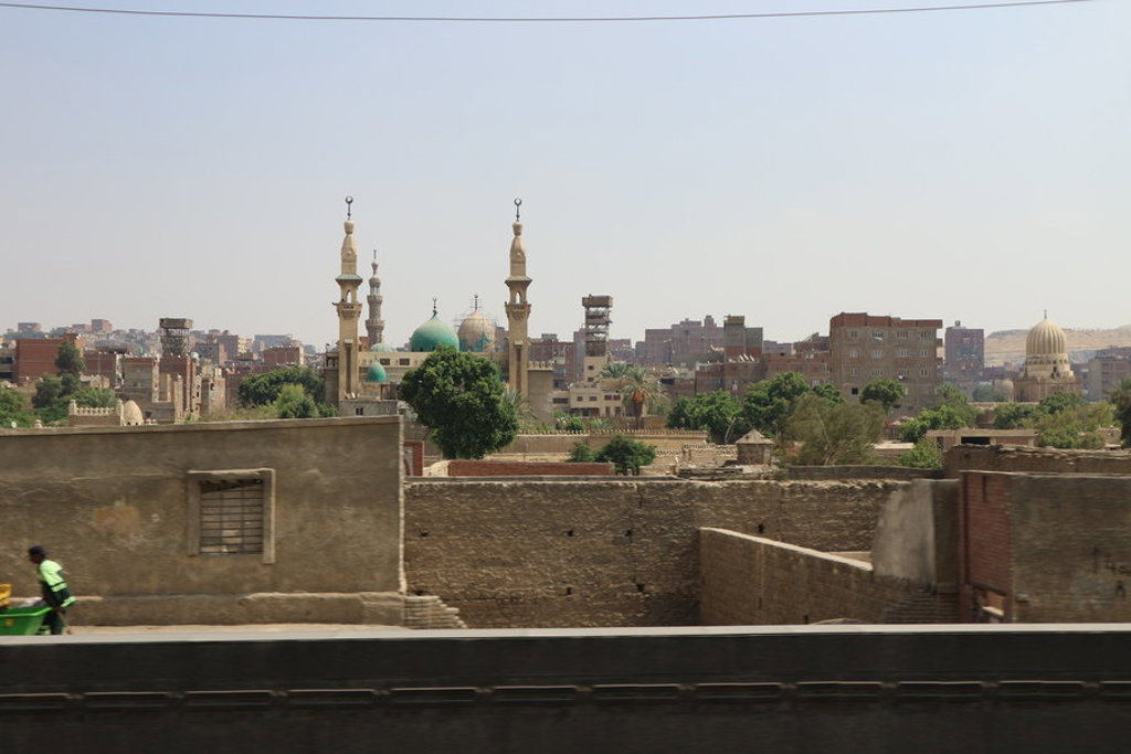 Skyline van Caïro met moskeeën en minaretten tijdens de groepsrondreis Egypte Hoogtepunten.