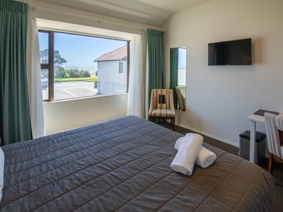 Beachfront Hotel Hokitika - Driftwood room